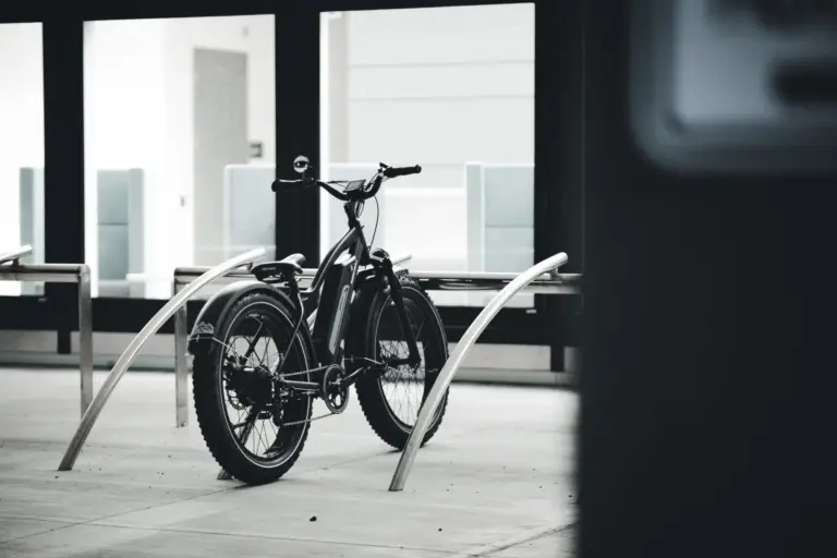 Qué cubre el seguro de bicicleta eléctrica ante robo y daños a terceros y cuándo basta el del hogar