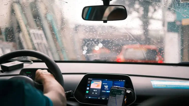 Vuelta a la rutina: qué sistemas ADAS reducen el estrés al volante en atascos y ciudad