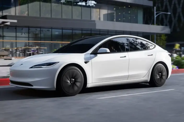 El Tesla Model 3 es el coche más vendido en España en septiembre y el Plan Auto+ dispara los eléctricos