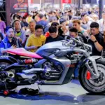 Voge estudia la primera moto híbrida enchufable de más de 100 CV: así es su cruiser CU-X