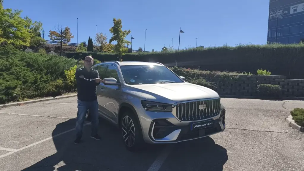 Geely Monjaro EM-i: el nuevo D-SUV con 334 CV y 116 kilómetros de autonomía eléctrica 8 Motor16 1791888838616 Motor16