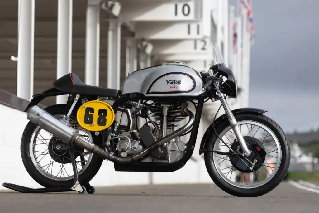 Norton revive su legado de competición con una Manx 30M en Goodwood 1 Motor16 norton manx 1953 goodwood