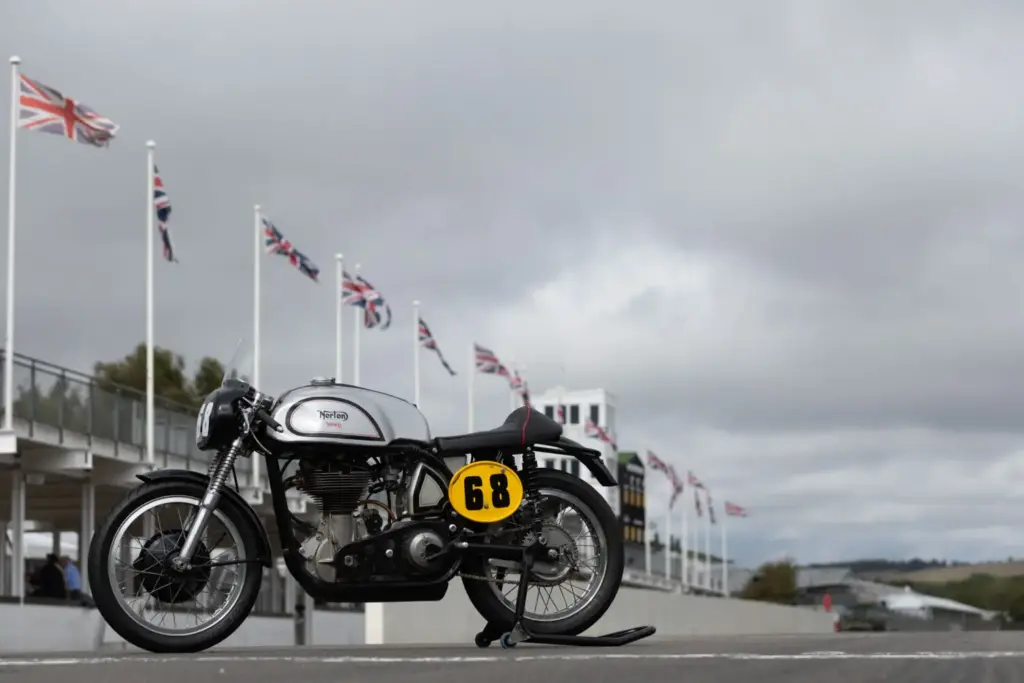 Norton revive su legado de competición con una Manx 30M en Goodwood 4 Motor16 1953 Manx Statics Details40 Motor16