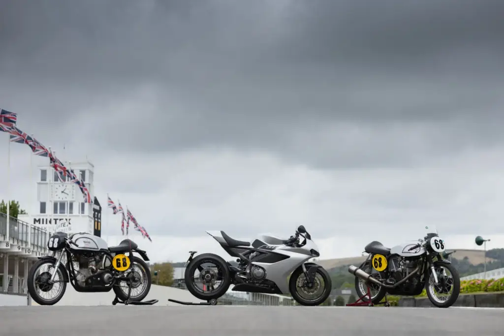 Norton revive su legado de competición con una Manx 30M en Goodwood 8 Motor16 1953 Manx Two bike Tracking 3 Bike Statics20 Motor16