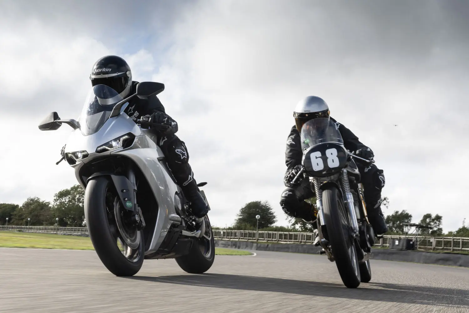 Norton revive su legado de competición con una Manx 30M en Goodwood