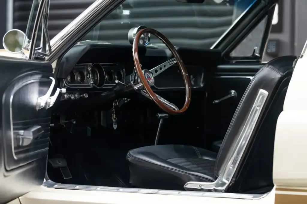 El Shelby Mustang GT350H 'Rent-a-Racer' de Hertz vuelve al mercado con su 289 HiPo original 1 Motor16 1966 ford mustang shelby gt350h hertz interior bring a trailer Motor16