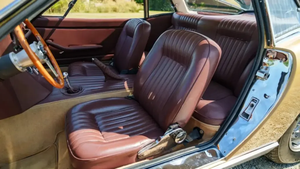 Bizzarrini GT America 2+2: el exclusivo ‘one-off’ italiano con ADN ‘Made in USA’ 2 Motor16 1967 Bizzarrini GT America 2+2. Imagen interior.