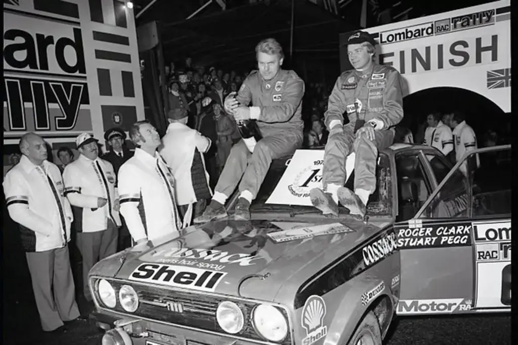 Ford recupera su ADN de rally para definir el futuro de sus coches en Europa 8 Motor16 1976 Clark RAC Rally BW Victory 1976 1051 023 Motor16