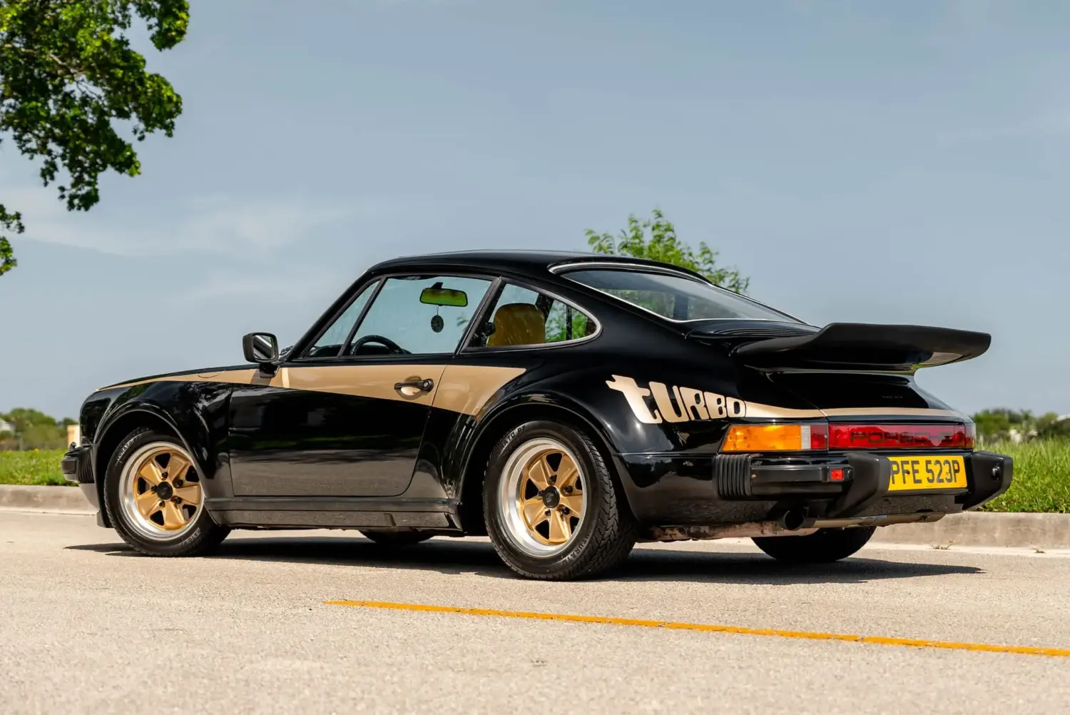 El Porsche 930 Turbo de 1976 que Tuthill restauró durante 1.000 horas sale a subasta