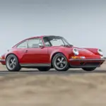 El Porsche 911 Singer con bóxer 4.0 de Ed Pink y carrocería Rome Red sale a subasta sin reserva