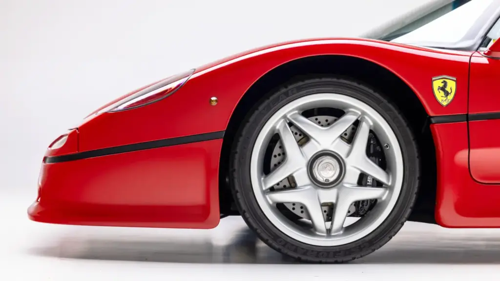 ¿Quieres estrenar un Ferrari F50? Este tiene 170 kilómetros, pero no será barato 27 Motor16 1997 ferrari f50 106 millas broad arrow 16 Motor16