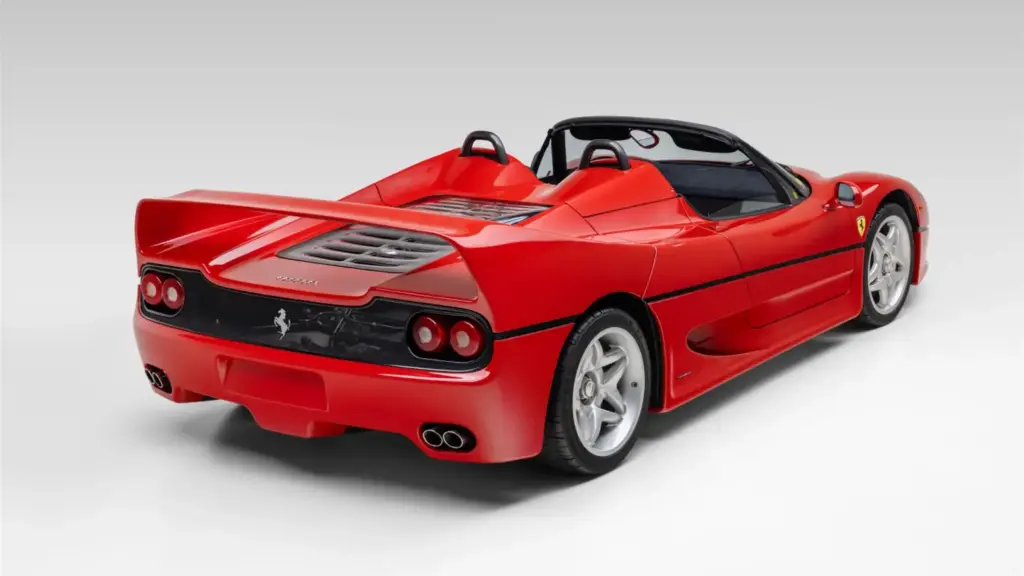 ¿Quieres estrenar un Ferrari F50? Este tiene 170 kilómetros, pero no será barato 1 Motor16 1997 Ferrari F50 106 millas. Imagen estudio.