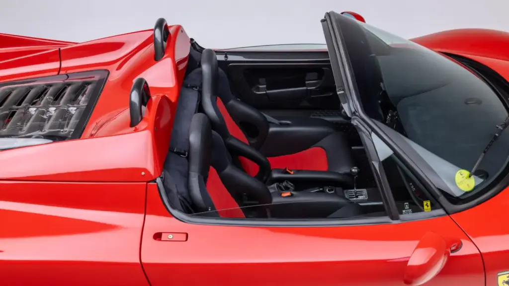 ¿Quieres estrenar un Ferrari F50? Este tiene 170 kilómetros, pero no será barato 37 Motor16 1997 ferrari f50 106 millas broad arrow 33 Motor16