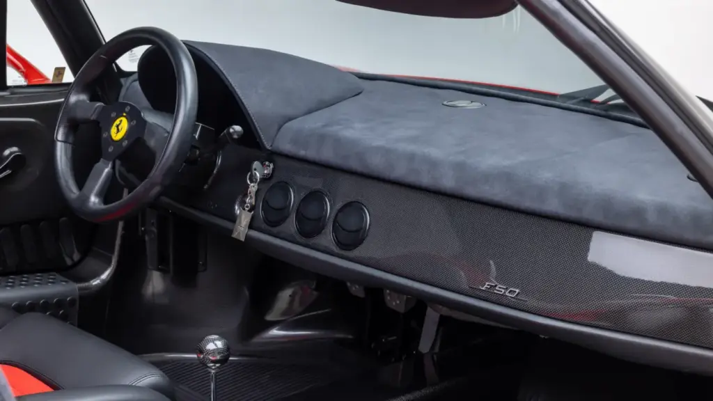 ¿Quieres estrenar un Ferrari F50? Este tiene 170 kilómetros, pero no será barato 42 Motor16 1997 ferrari f50 106 millas broad arrow 36 Motor16
