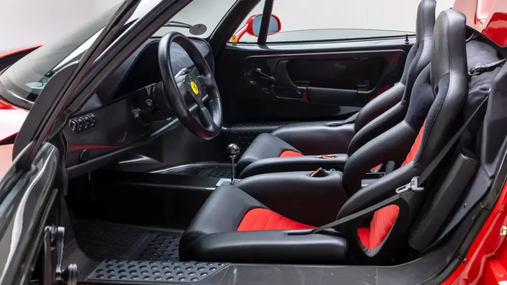 ¿Quieres estrenar un Ferrari F50? Este tiene 170 kilómetros, pero no será barato 36 Motor16 1997 ferrari f50 106 millas broad arrow 40 Motor16