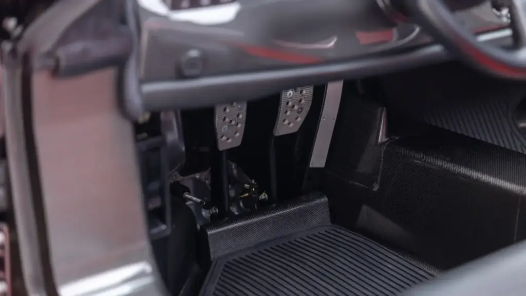 ¿Quieres estrenar un Ferrari F50? Este tiene 170 kilómetros, pero no será barato 47 Motor16 1997 ferrari f50 106 millas broad arrow 41 Motor16