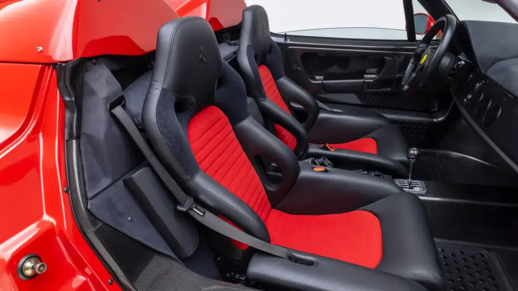 ¿Quieres estrenar un Ferrari F50? Este tiene 170 kilómetros, pero no será barato 38 Motor16 1997 ferrari f50 106 millas broad arrow 8 Motor16