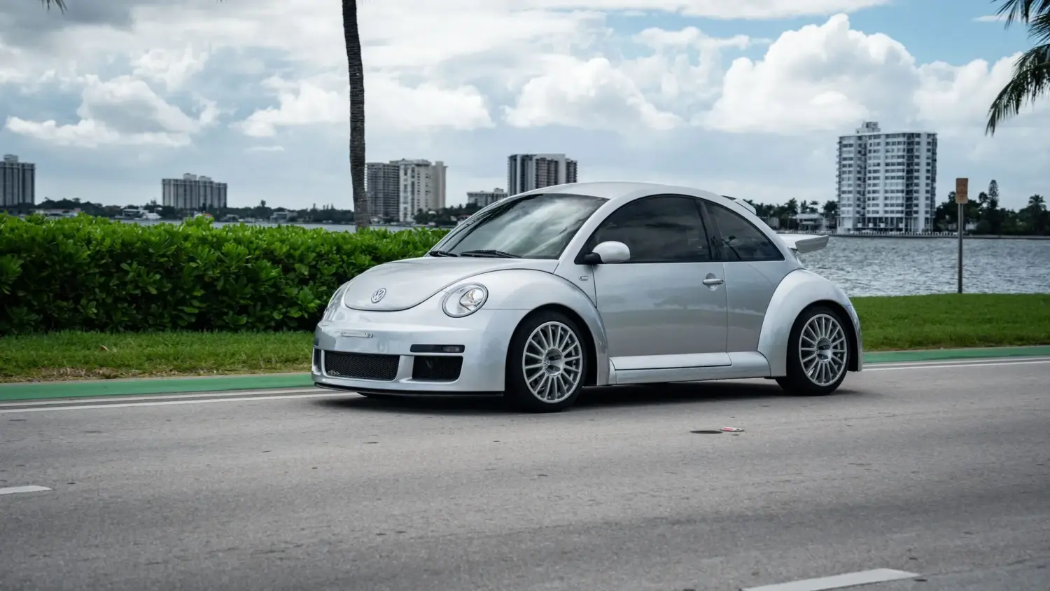 El Volkswagen New Beetle RSi número 176 de 250 sale a subasta con 18.000 km y un 3.2 VR6