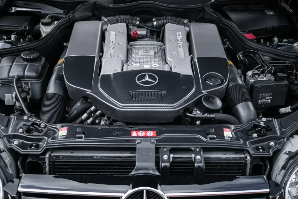 El nombre de un ilustre piloto podría hacer que este Mercedes CLK DTM AMG se venda por más de 500.000 euros 2 Motor16 2004 Mercedes CLK DTM AMG. Jenson Button. Imagen motor.