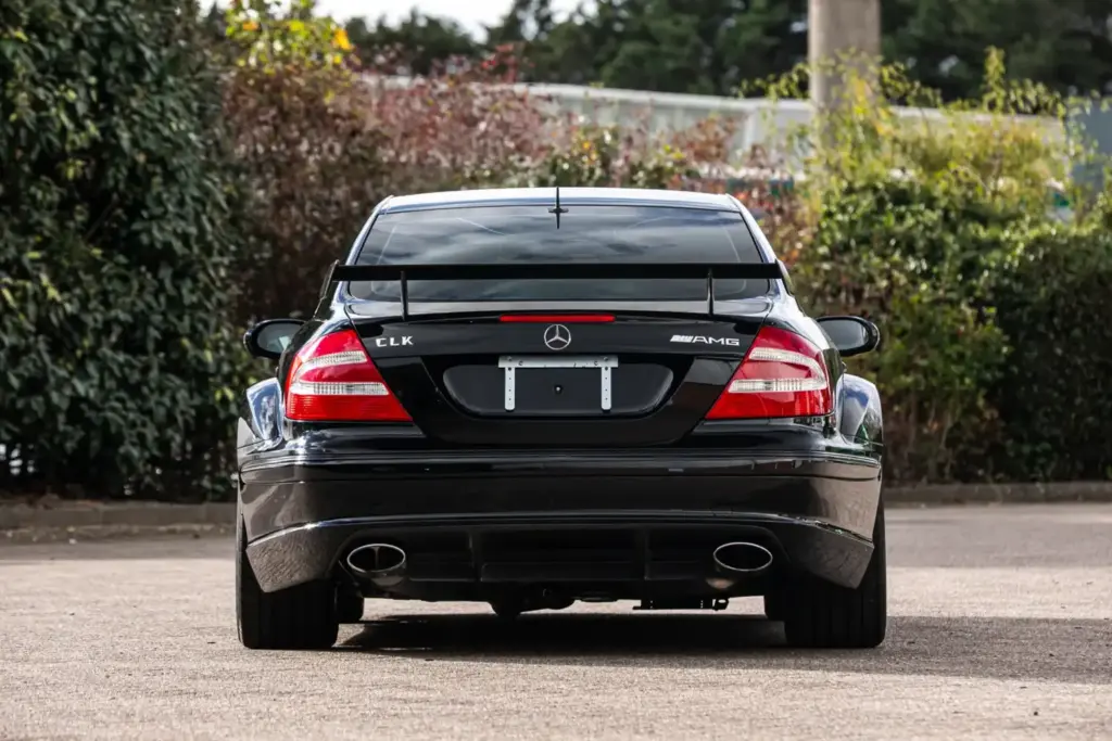 El nombre de un ilustre piloto podría hacer que este Mercedes CLK DTM AMG se venda por más de 500.000 euros 8 Motor16 2004 mercedes clk dtm amg button iconic auctioneers 7 Motor16