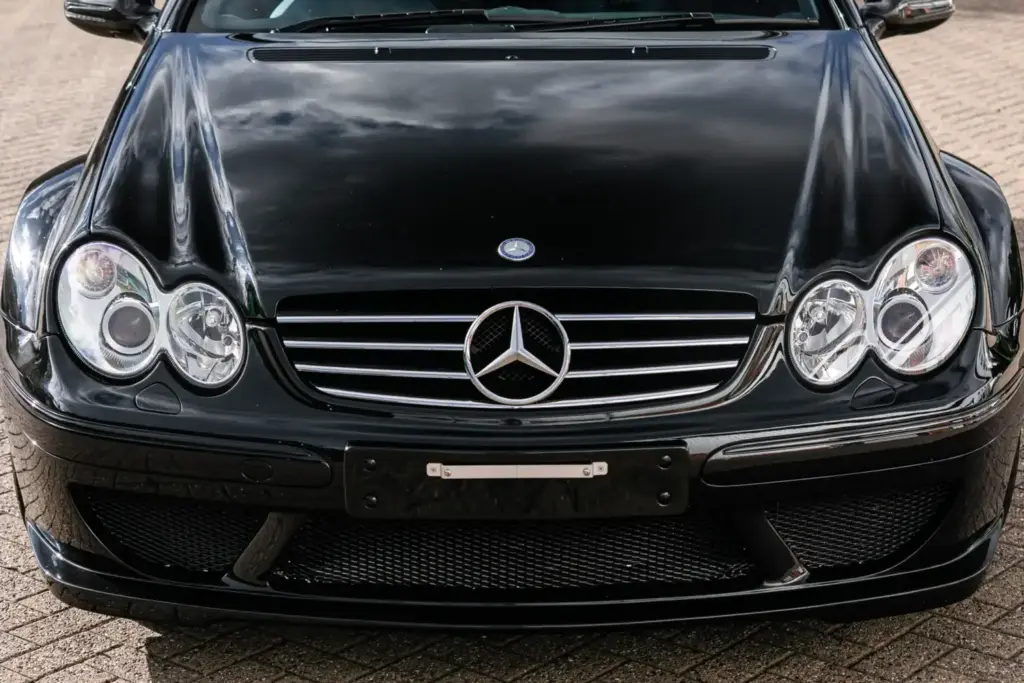 El nombre de un ilustre piloto podría hacer que este Mercedes CLK DTM AMG se venda por más de 500.000 euros 9 Motor16 2004 mercedes clk dtm amg button iconic auctioneers 9 Motor16