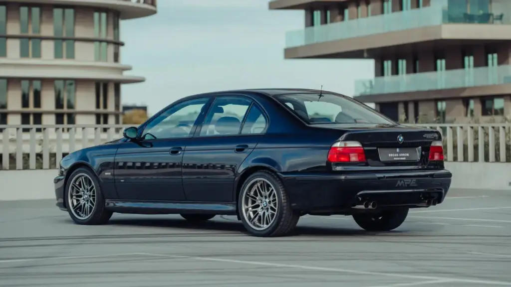 Este BMW M5 parece normal, pero esconde el motor W10 soñado por Piëch para un deportivo nonato de Volkswagen 2 Motor16 2005 BMW M5 E39 W10 VW. Imagen trasera.