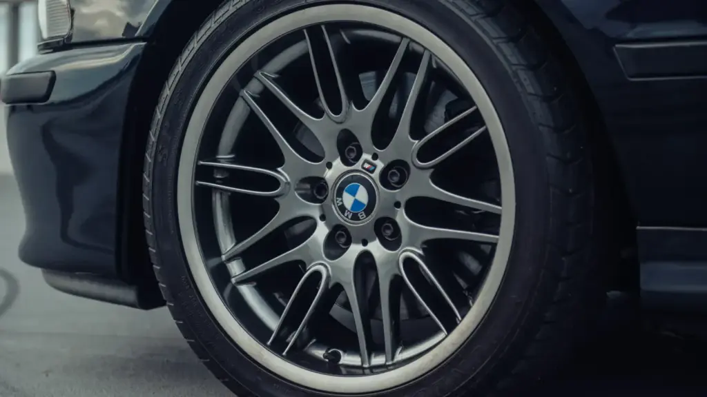 Este BMW M5 parece normal, pero esconde el motor W10 soñado por Piëch para un deportivo nonato de Volkswagen 19 Motor16 2005 BMW M5 W10 VW Prototipo 21 Motor16