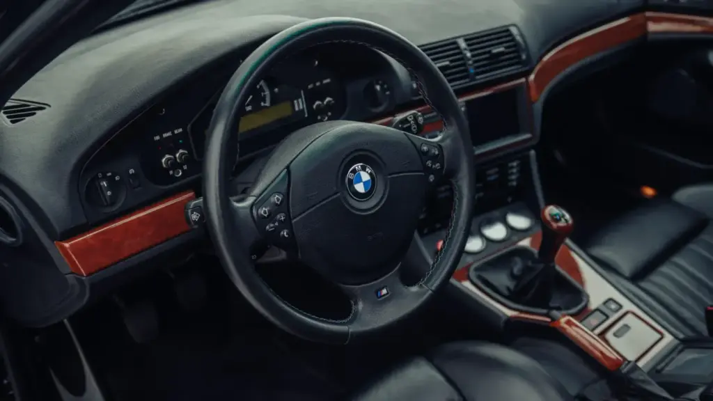 Este BMW M5 parece normal, pero esconde el motor W10 soñado por Piëch para un deportivo nonato de Volkswagen 3 Motor16 2005 BMW M5 E39 W10 VW. Imagen interior.
