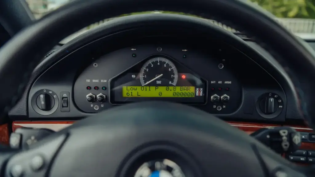 Este BMW M5 parece normal, pero esconde el motor W10 soñado por Piëch para un deportivo nonato de Volkswagen 28 Motor16 2005 BMW M5 W10 VW Prototipo 27 Motor16