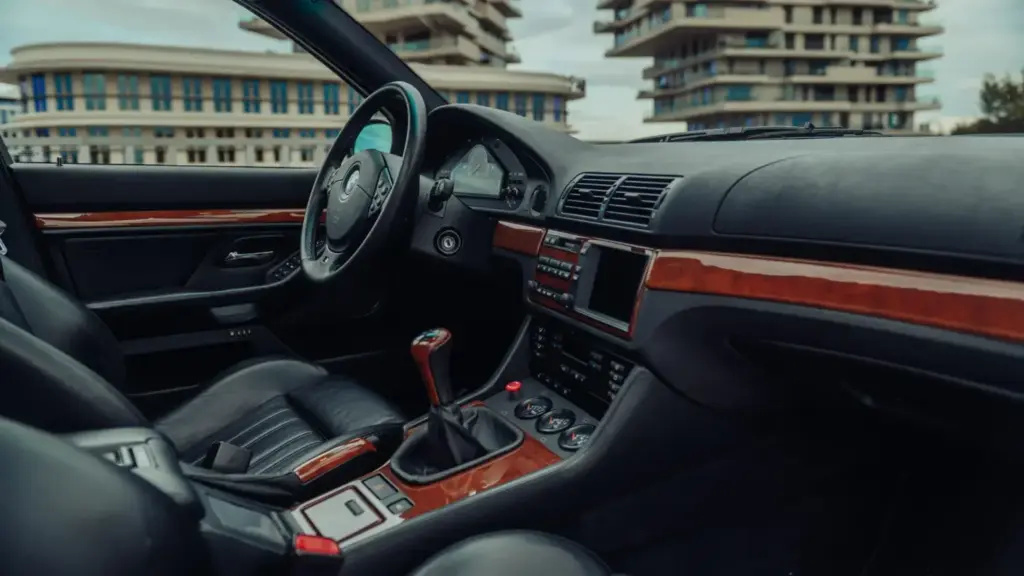 Este BMW M5 parece normal, pero esconde el motor W10 soñado por Piëch para un deportivo nonato de Volkswagen 23 Motor16 2005 BMW M5 W10 VW Prototipo 9 Motor16