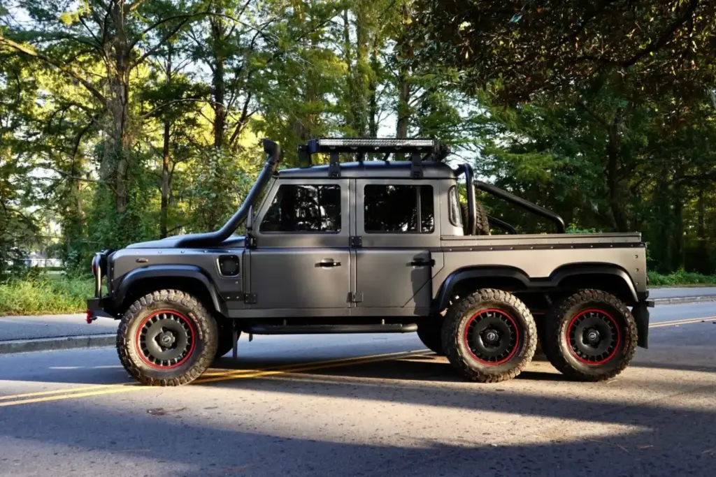 Este Land Rover Defender 6x6 y con 700 CV es una auténtica locura off-road a precio de OCTA 14 Motor16 2020 Land Rover Defender Flying Huntsman 6x6 10 Motor16