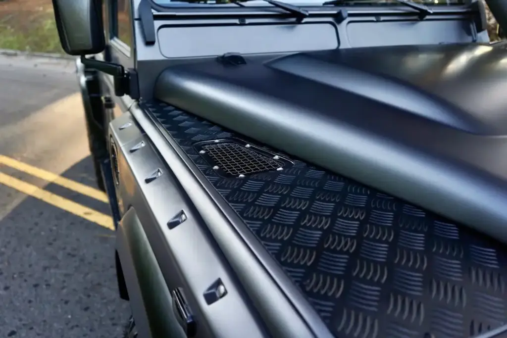 Este Land Rover Defender 6x6 y con 700 CV es una auténtica locura off-road a precio de OCTA 31 Motor16 2020 Land Rover Defender Flying Huntsman 6x6 13 Motor16