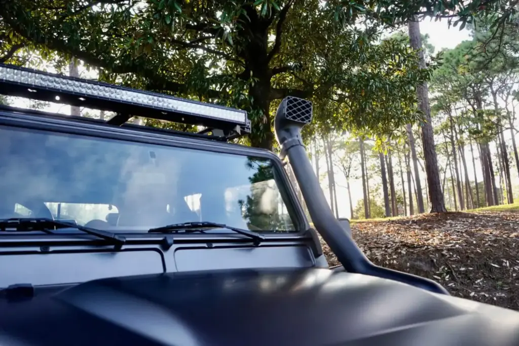 Este Land Rover Defender 6x6 y con 700 CV es una auténtica locura off-road a precio de OCTA 32 Motor16 2020 Land Rover Defender Flying Huntsman 6x6 14 Motor16