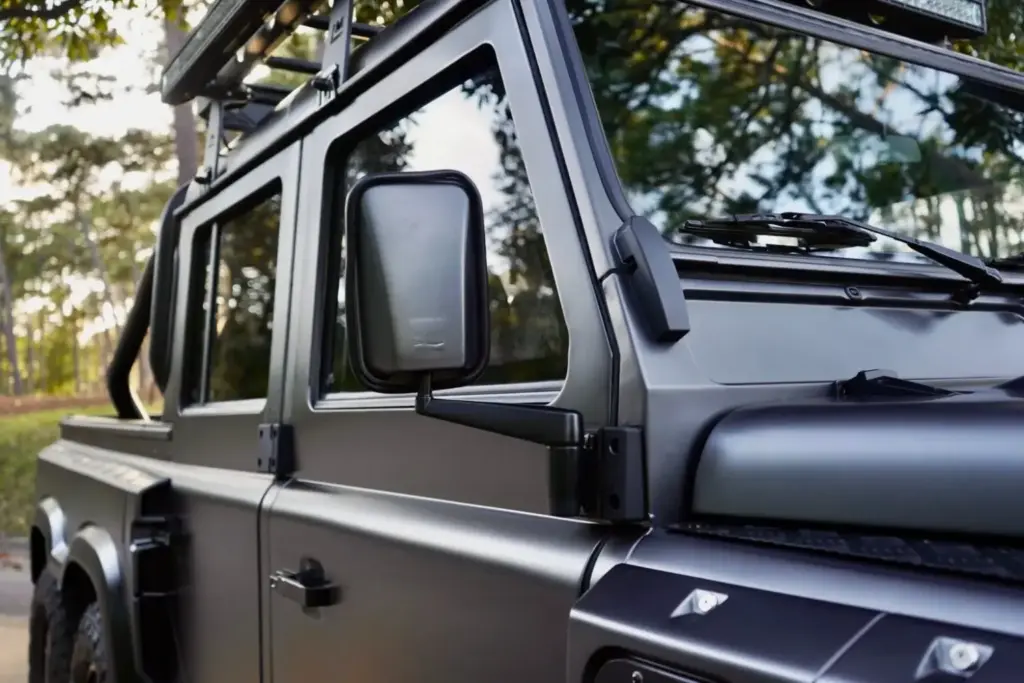 Este Land Rover Defender 6x6 y con 700 CV es una auténtica locura off-road a precio de OCTA 34 Motor16 2020 Land Rover Defender Flying Huntsman 6x6 16 Motor16