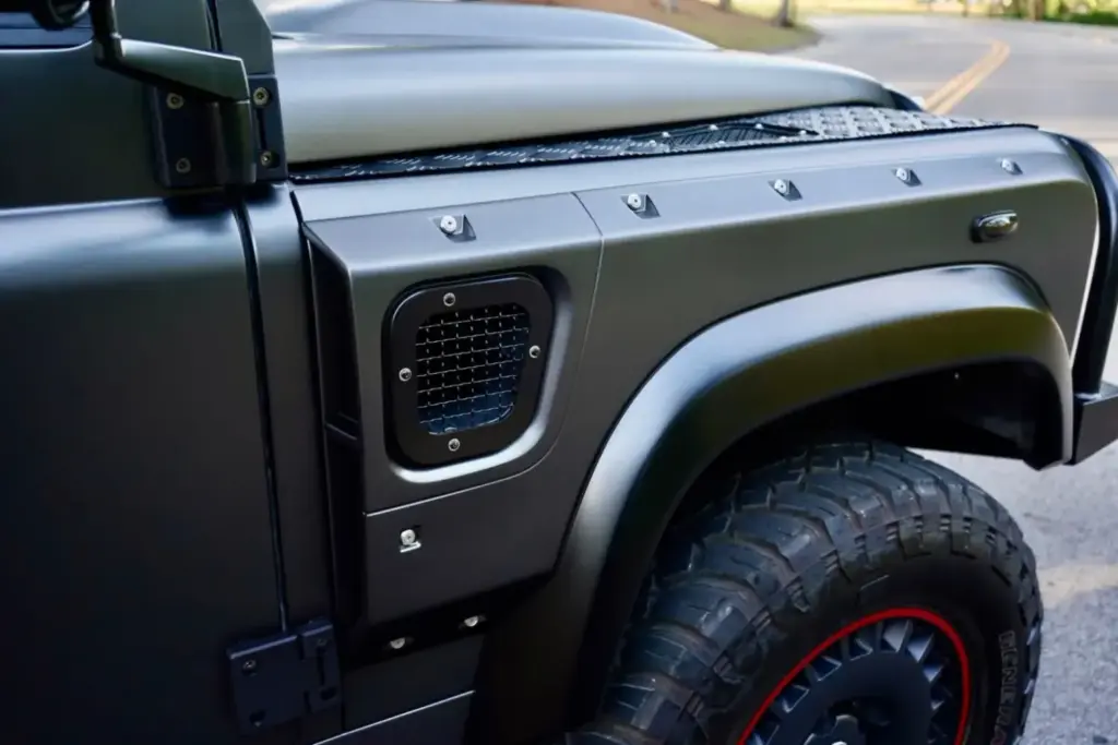 Este Land Rover Defender 6x6 y con 700 CV es una auténtica locura off-road a precio de OCTA 35 Motor16 2020 Land Rover Defender Flying Huntsman 6x6 17 Motor16