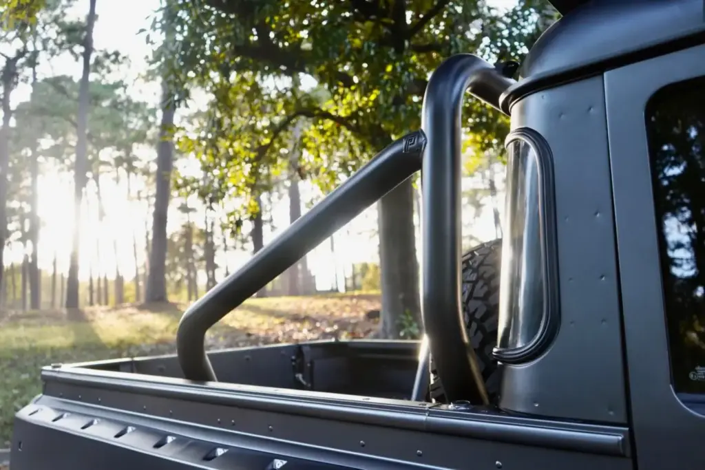 Este Land Rover Defender 6x6 y con 700 CV es una auténtica locura off-road a precio de OCTA 37 Motor16 2020 Land Rover Defender Flying Huntsman 6x6 19 Motor16