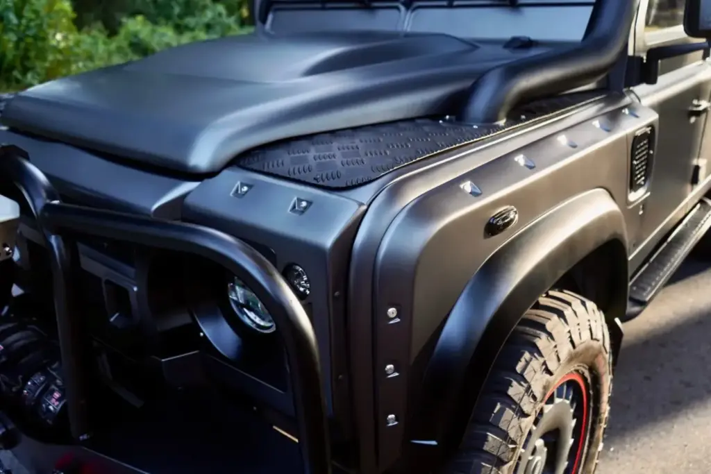Este Land Rover Defender 6x6 y con 700 CV es una auténtica locura off-road a precio de OCTA 17 Motor16 2020 Land Rover Defender Flying Huntsman 6x6 22 Motor16