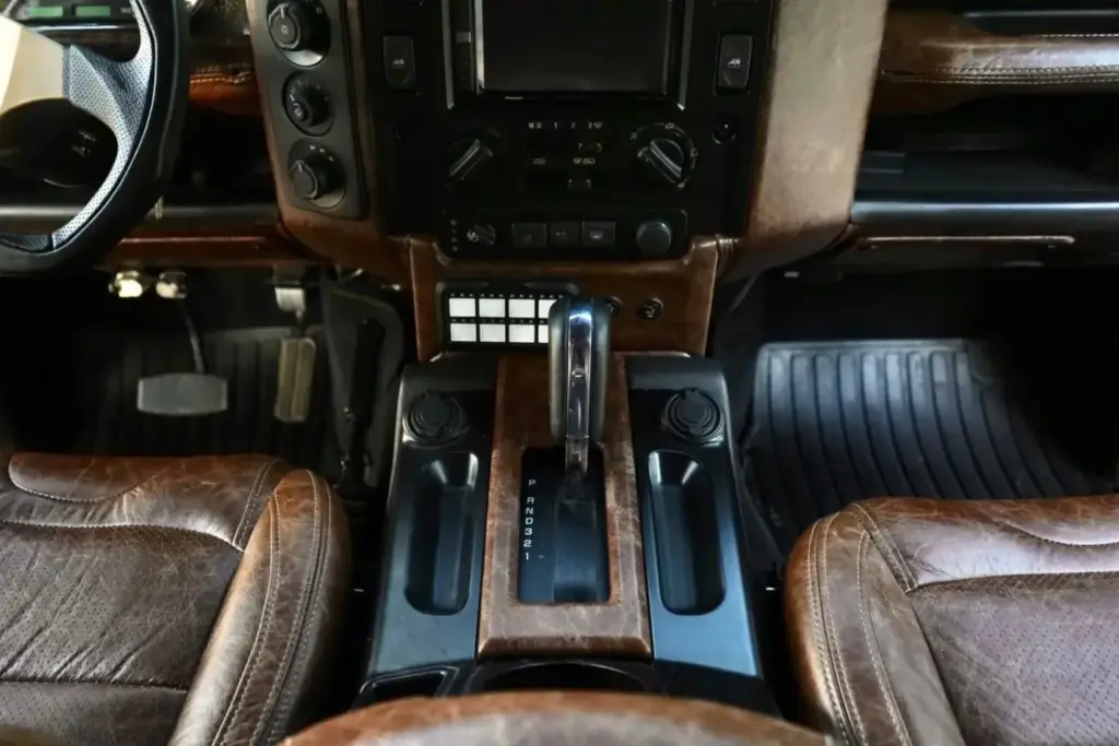 Este Land Rover Defender 6x6 y con 700 CV es una auténtica locura off-road a precio de OCTA 27 Motor16 2020 Land Rover Defender Flying Huntsman 6x6 32 Motor16