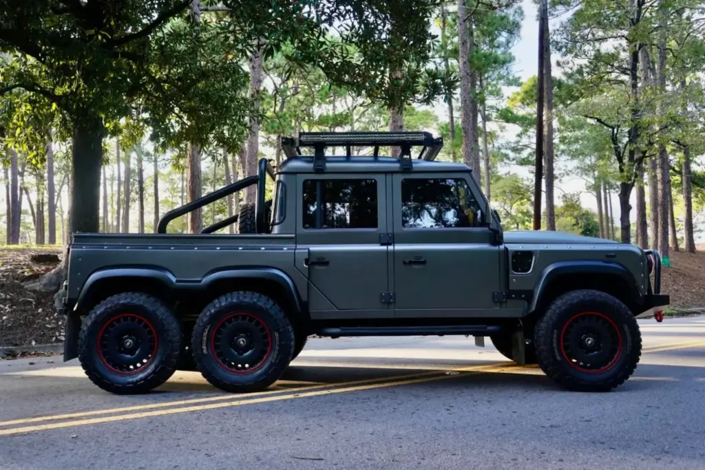 Este Land Rover Defender 6x6 y con 700 CV es una auténtica locura off-road a precio de OCTA 10 Motor16 2020 Land Rover Defender Flying Huntsman 6x6 6 Motor16