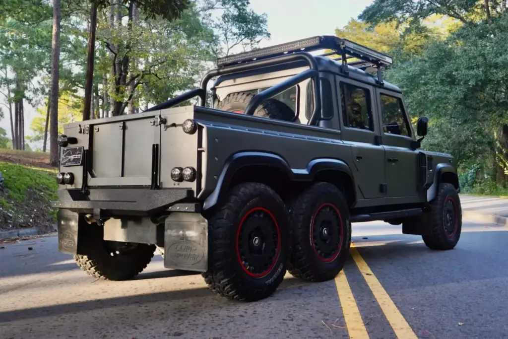 Este Land Rover Defender 6x6 y con 700 CV es una auténtica locura off-road a precio de OCTA 11 Motor16 2020 Land Rover Defender Flying Huntsman 6x6 7 Motor16