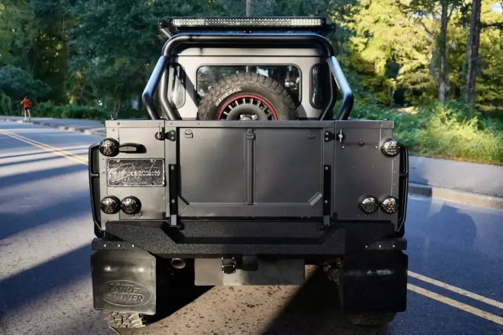 Este Land Rover Defender 6x6 y con 700 CV es una auténtica locura off-road a precio de OCTA 12 Motor16 2020 Land Rover Defender Flying Huntsman 6x6 8 Motor16