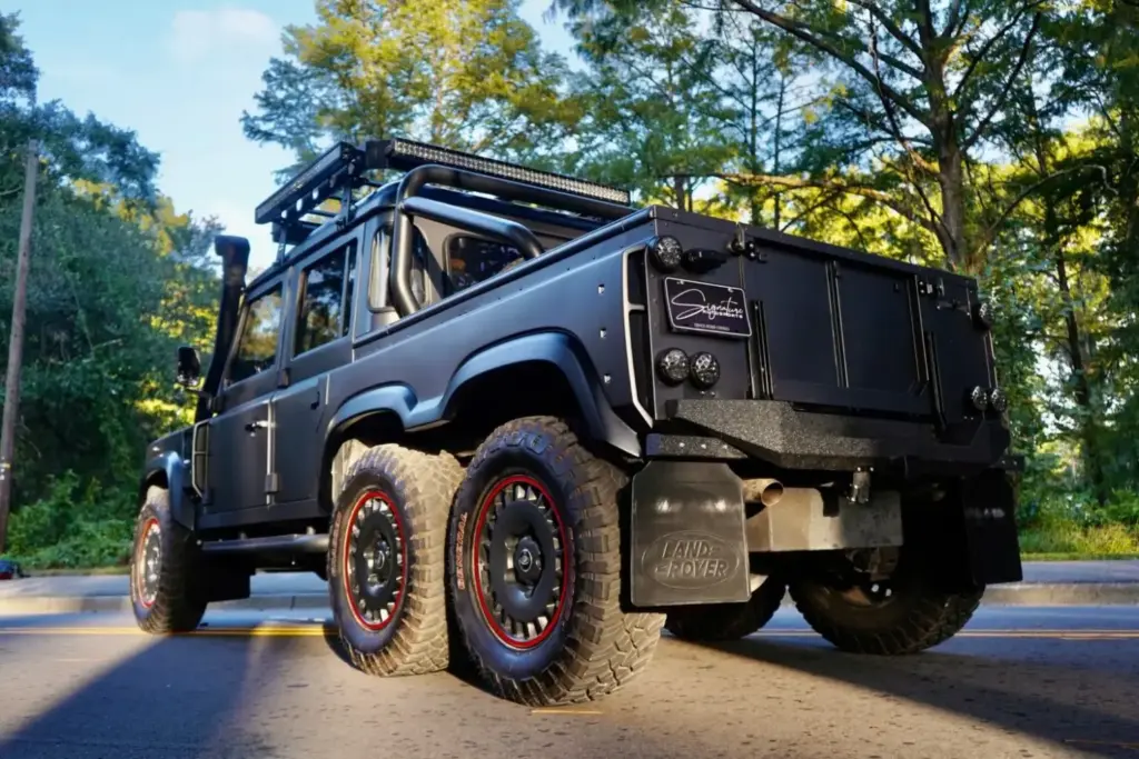 Este Land Rover Defender 6x6 y con 700 CV es una auténtica locura off-road a precio de OCTA 13 Motor16 2020 Land Rover Defender Flying Huntsman 6x6 9 Motor16