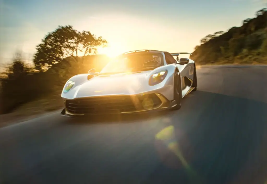 Aston Martin Valhalla Spider: 1.079 CV para disfrutar de la emoción con el cielo por techo 6 Motor16 2026 Aston Martin Valhalla Spider 2 Motor16