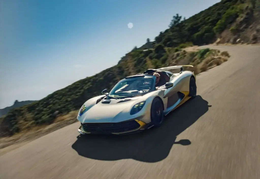 Aston Martin Valhalla Spider: 1.079 CV para disfrutar de la emoción con el cielo por techo 3 Motor16 2026 Aston Martin Valhalla Spider. Imagen movimiento.