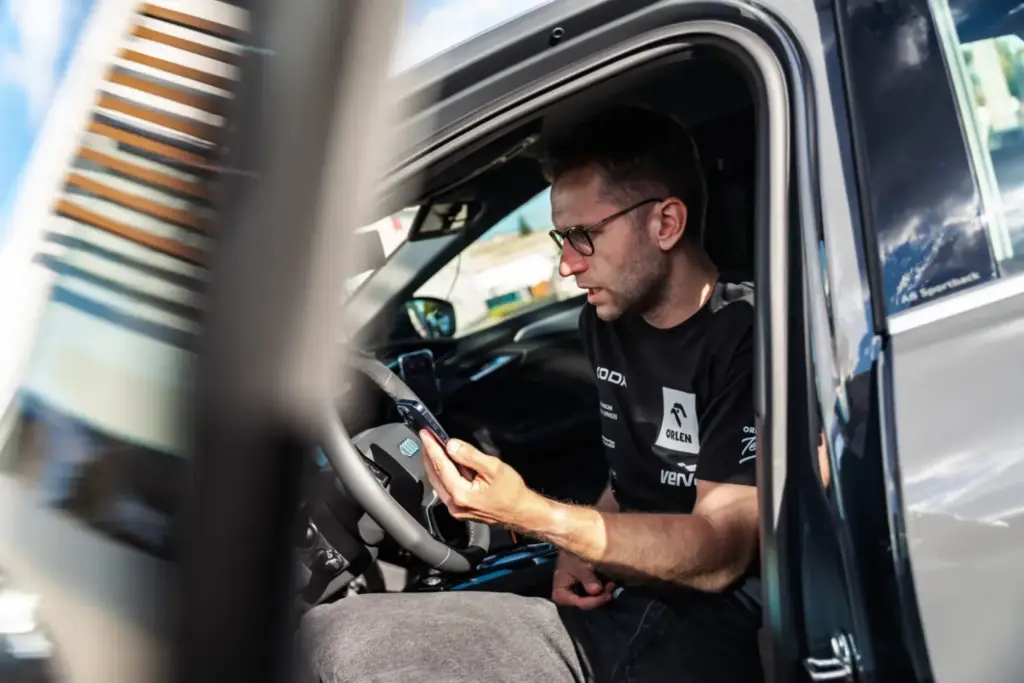 Audi pulveriza el récord de autonomía eléctrica: más de 1.300 kilómetros con una carga para dejar en la cuneta a Tesla y Lucid 2 Motor16 2026 Audi A6 e-tron récord. Imagen piloto.
