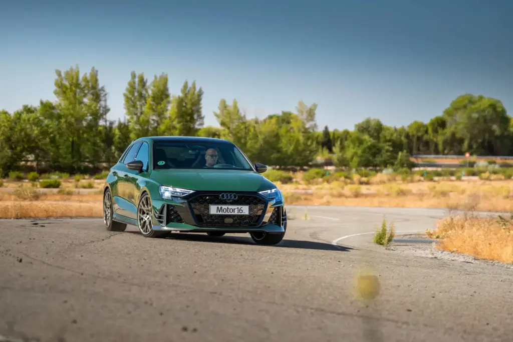 Prueba del Audi RS 3 competition limited: ¡Tócala otra vez, Audi! 2 Motor16 2026 Audi RS 3 competition limited. Prueba. Imagen movimiento.