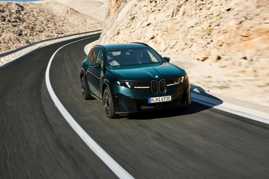 BMW iX3 M60 xDrive: 612 CV para el SUV más M de los menos M 17 Motor16 2026 BMW iX3 M60 xDrive 13 Motor16