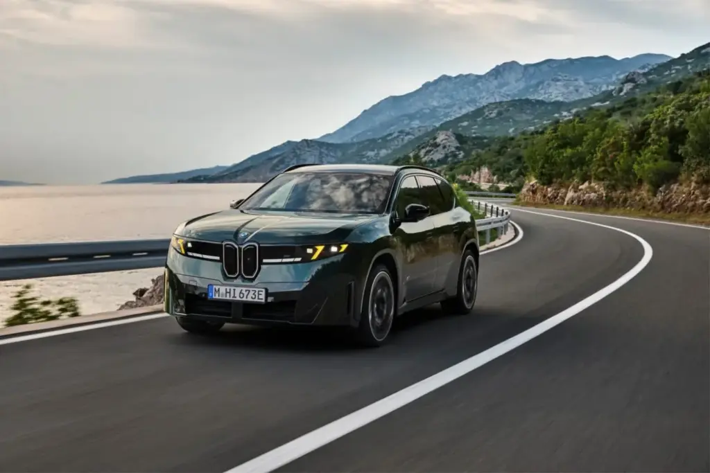 BMW iX3 M60 xDrive: 612 CV para el SUV más M de los menos M 19 Motor16 2026 BMW iX3 M60 xDrive 15 Motor16