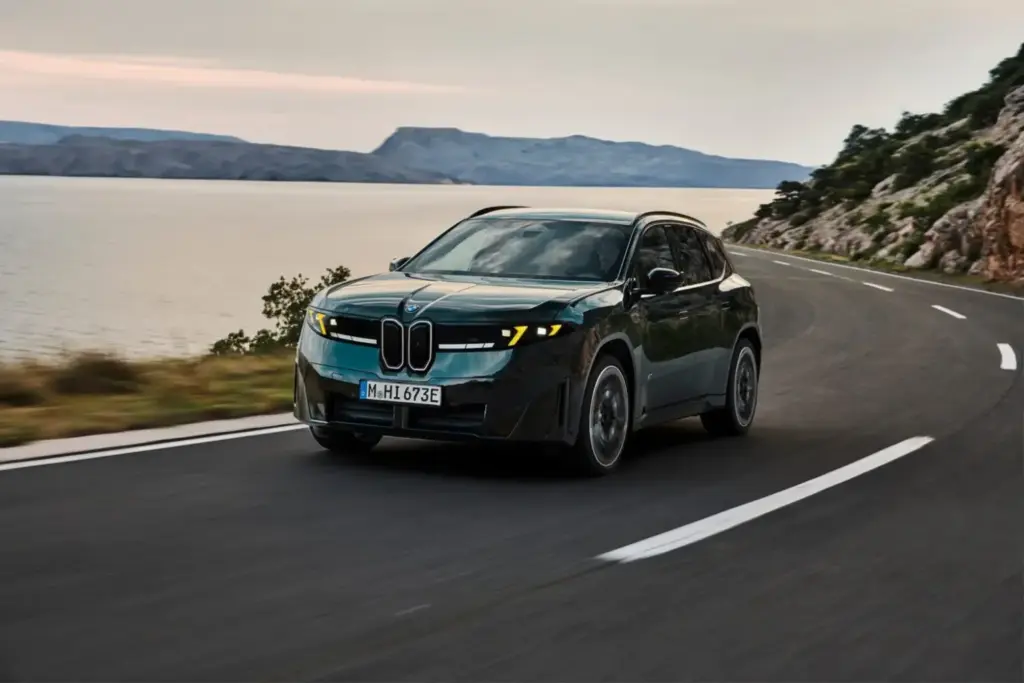 BMW iX3 M60 xDrive: 612 CV para el SUV más M de los menos M 21 Motor16 2026 BMW iX3 M60 xDrive 17 Motor16
