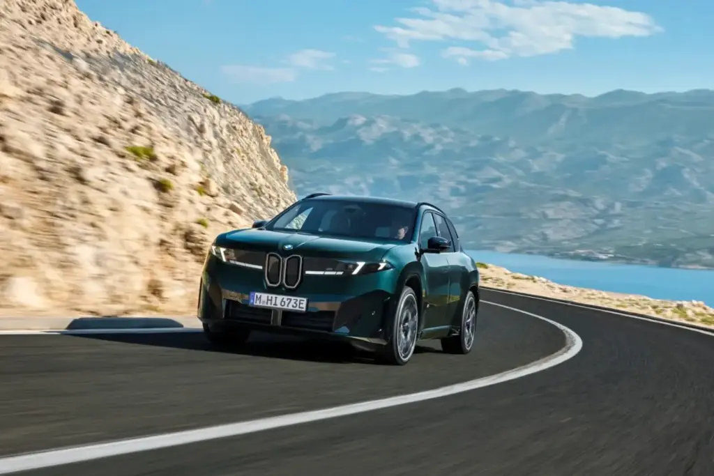 BMW iX3 M60 xDrive: 612 CV para el SUV más M de los menos M 22 Motor16 2026 BMW iX3 M60 xDrive 18 Motor16